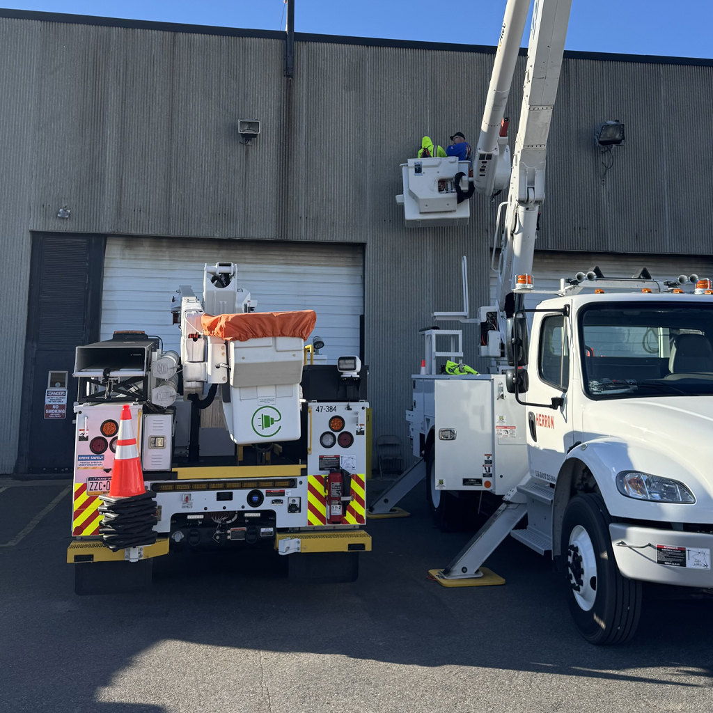 commercial electricians at jobsite